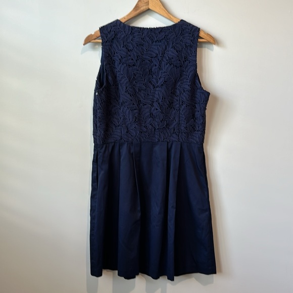 Vineyard Vines Navy Lace Pleated V Neck Sleeveless Dress 8 - Picture 7 of 7